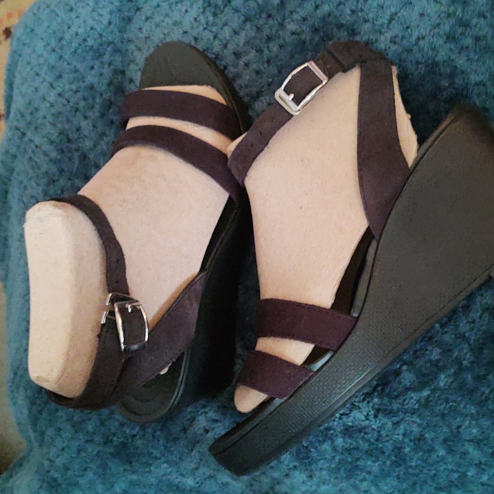 Women's Crocs  Black Leigh size 10 wedge  sandals